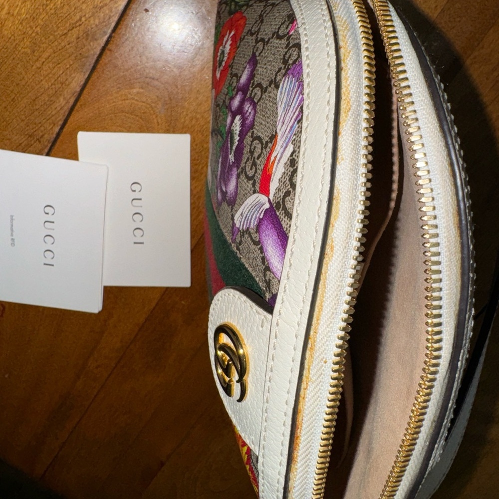Brand new Gucci Floral Ophidia GG small shoulder bag. 
Retails at $1,995 +tax - Picture 4 of 8